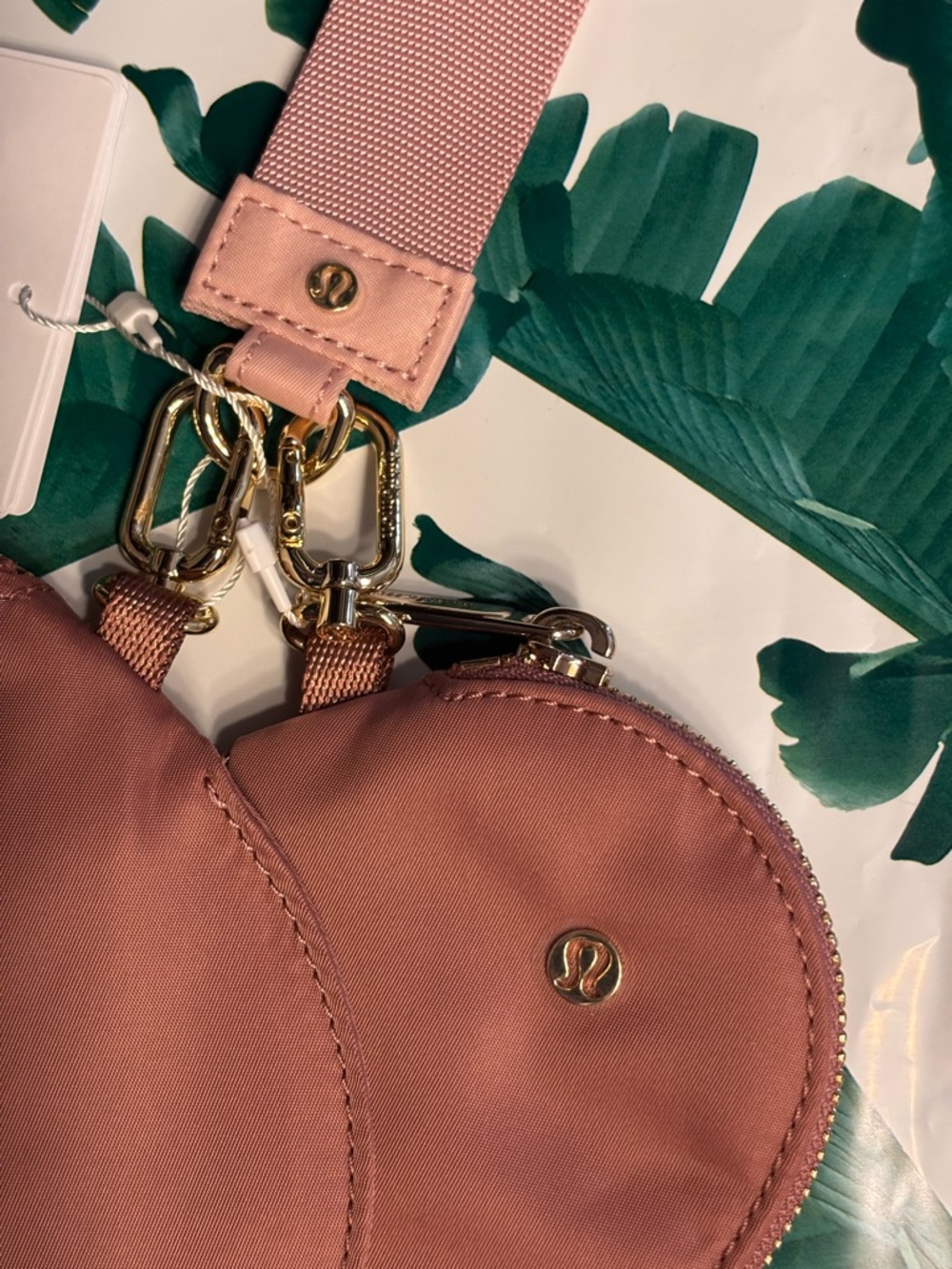 NWT 🍋💗 Lululemon Dual Pouch Heart Crossbody in Spiced Chai/Pink/Gold - Picture 2 of 4